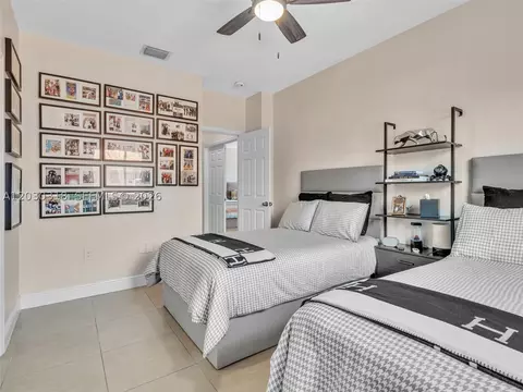 Bedroom - 8052 NW 161st Ter, Miami Lakes, FL 33016 photo 6 of 7