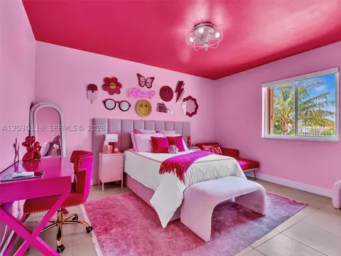 Bedroom - 8052 NW 161st Ter, Miami Lakes, FL 33016 photo 4 of 7