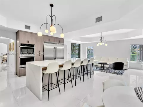 Kitchen - 8052 NW 161st Ter, Miami Lakes, FL 33016 photo 3 of 7