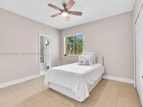 Bedroom - 8052 NW 161st Ter, Miami Lakes, FL 33016 photo 5 of 7