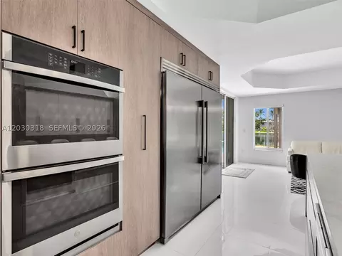 Kitchen - 8052 NW 161st Ter, Miami Lakes, FL 33016 photo 5 of 7