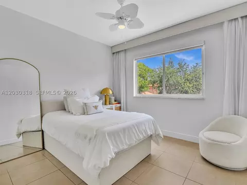 Bedroom - 8052 NW 161st Ter, Miami Lakes, FL 33016 photo 3 of 7