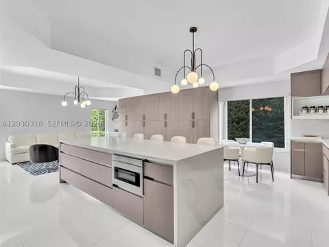 Kitchen - 8052 NW 161st Ter, Miami Lakes, FL 33016 photo 4 of 7