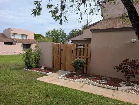 1300 NW 122nd Ter, Pembroke Pines, FL 33026