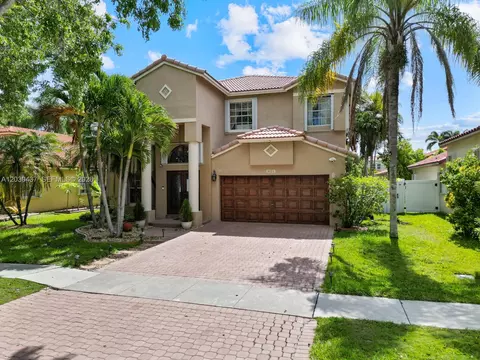 1021 NW 185th Ter, Pembroke Pines, FL 33029
