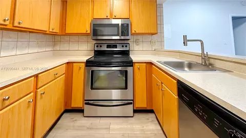 2445 SW 18th Ter #107, Fort Lauderdale, FL 33315