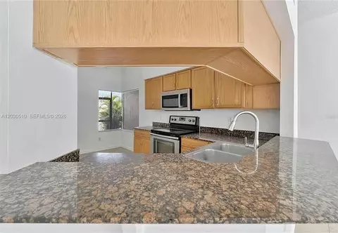 Kitchen - 11007 Whitecap Dr, Riverview, FL 33579 photo 6 of 7