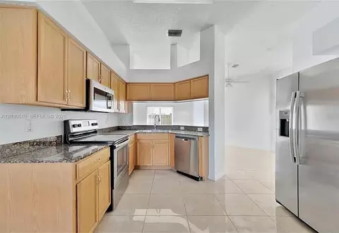 Kitchen - 11007 Whitecap Dr, Riverview, FL 33579 photo 3 of 7