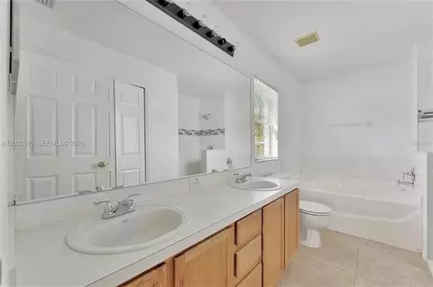 Bath - 11007 Whitecap Dr, Riverview, FL 33579 photo 4 of 5
