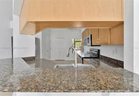 Kitchen - 11007 Whitecap Dr, Riverview, FL 33579 photo 5 of 7