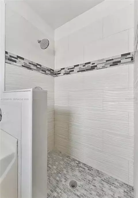 Bath - 11007 Whitecap Dr, Riverview, FL 33579 photo 3 of 5