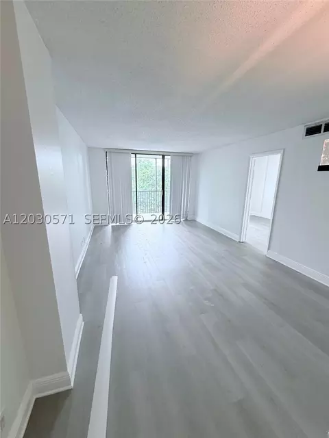 3301 N Country Club Dr #407, Aventura, FL 33180