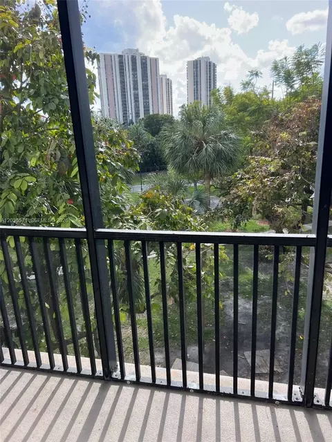 3301 N Country Club Dr #407, Aventura, FL 33180