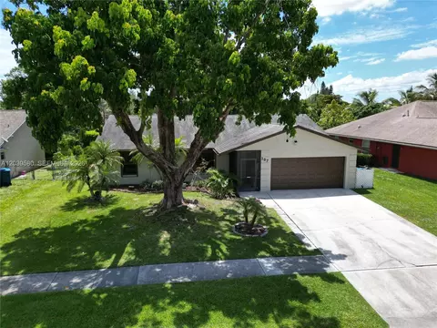 107 Starling Ave, Royal Palm Beach, FL 33411