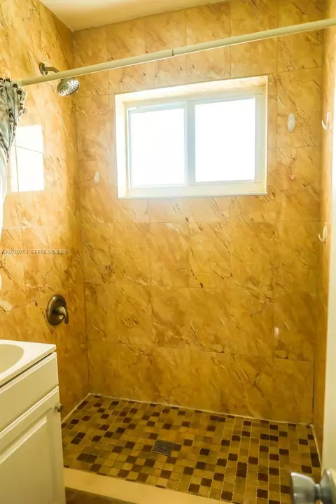 Bath - 161 E 36th St, Hialeah, FL 33013 photo 2 of 2