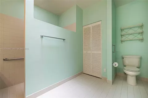 Bath - 6561 Sutton Ct, Parkland, FL 33067 photo 3 of 5