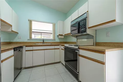 Kitchen - 6561 Sutton Ct, Parkland, FL 33067 photo 3 of 3