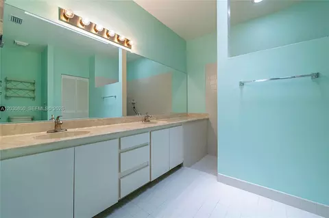 Bath - 6561 Sutton Ct, Parkland, FL 33067 photo 1 of 5