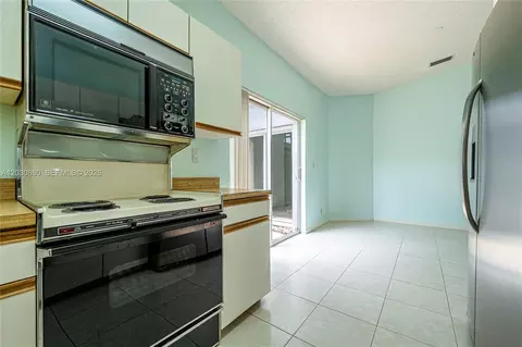 Kitchen - 6561 Sutton Ct, Parkland, FL 33067 photo 2 of 3