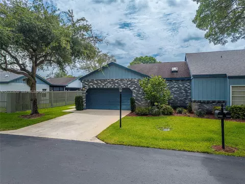 Exterior - 6561 Sutton Ct, Parkland, FL 33067 photo 4 of 17