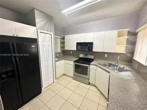 687 SW 10th St, Florida City, FL 33034