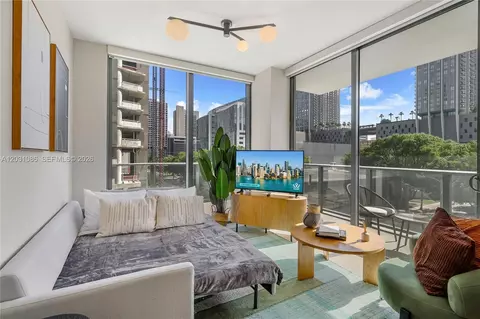 11 NE 6th St #301, Miami, FL 33132