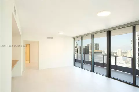 1000 Brickell Plz #4609, Miami, FL 33131