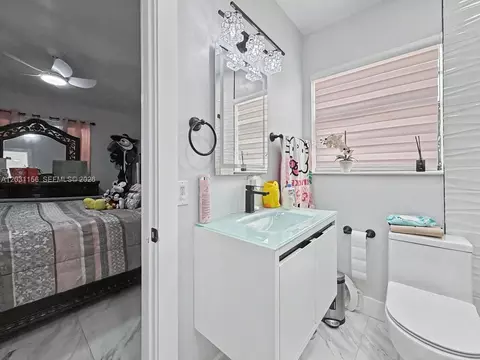 Bath - 4265 W 8th Ave, Hialeah, FL 33012 photo 3 of 5