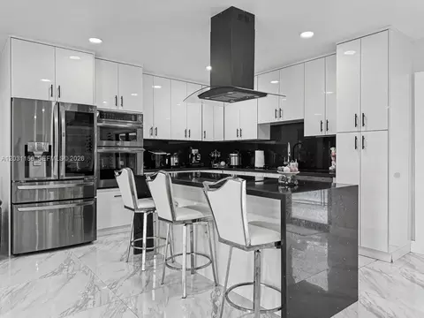 Kitchen - 4265 W 8th Ave, Hialeah, FL 33012 photo 3 of 8