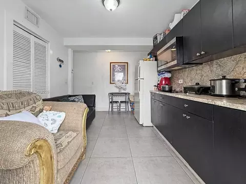 Kitchen - 4265 W 8th Ave, Hialeah, FL 33012 photo 7 of 8