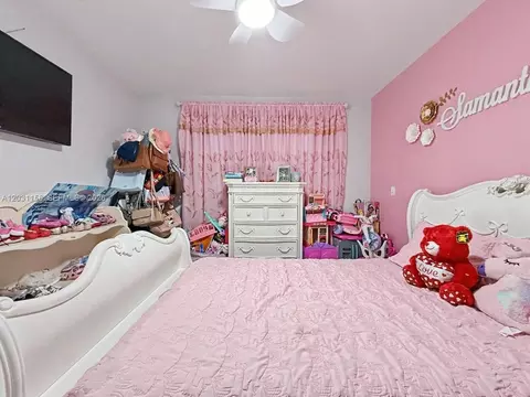 Bedroom - 4265 W 8th Ave, Hialeah, FL 33012 photo 4 of 6