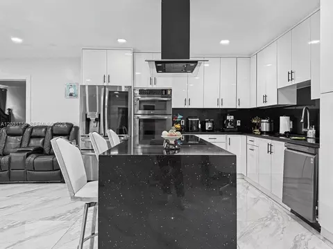 Kitchen - 4265 W 8th Ave, Hialeah, FL 33012 photo 2 of 8
