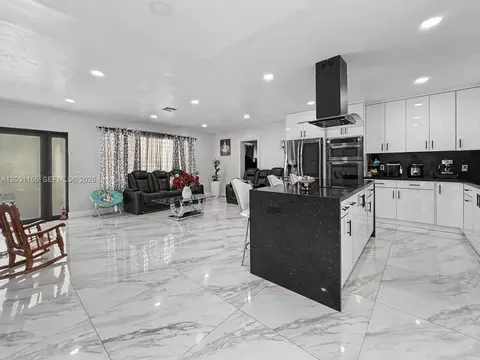 Kitchen - 4265 W 8th Ave, Hialeah, FL 33012 photo 1 of 8