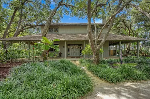 8200 SW 182nd St, Palmetto Bay, FL 33157