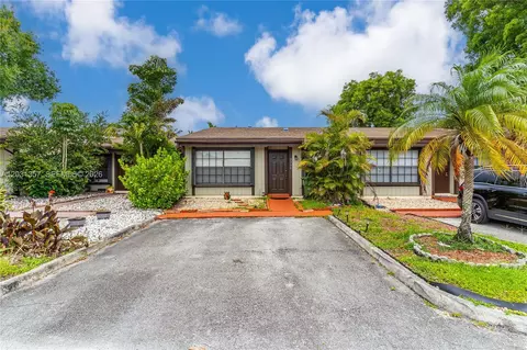 2330 Plum Ct, Pembroke Pines, FL 33026