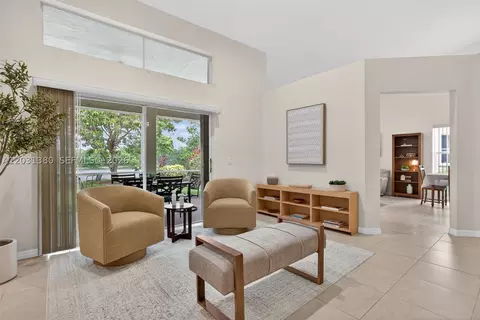370 Carrington Dr, Weston, FL 33326