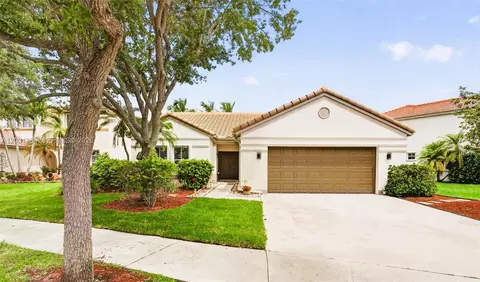 370 Carrington Dr, Weston, FL 33326