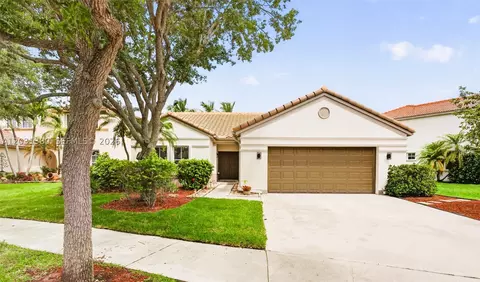 370 Carrington Dr, Weston, FL 33326