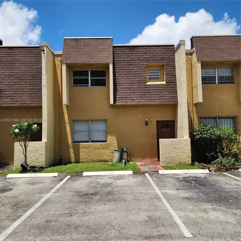 5733 Blueberry Ct, Lauderhill, FL 33313