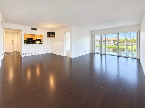 Living - 140 Lakeview Dr #211, Weston, FL 33326 photo 2 of 3