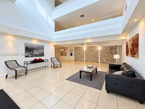 Living - 140 Lakeview Dr #211, Weston, FL 33326 photo 1 of 3