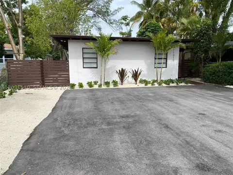 11310 E Peachtree Dr, Miami, FL 33161