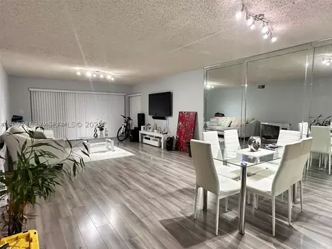 601 Ives Dairy Rd #401-8, Miami, FL 33179