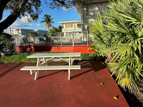 1275 Marseille Dr #40, Miami Beach, FL 33141