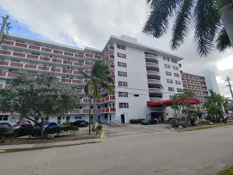 3660 NE 166th St #511, North Miami Beach, FL 33160