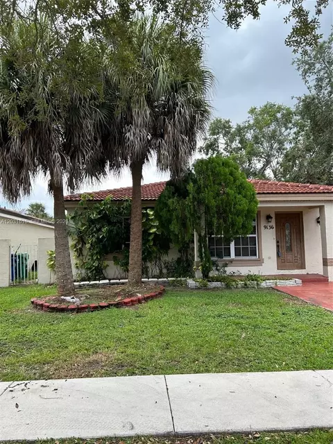 9136 NW 192nd Ter, Hialeah, FL 33018