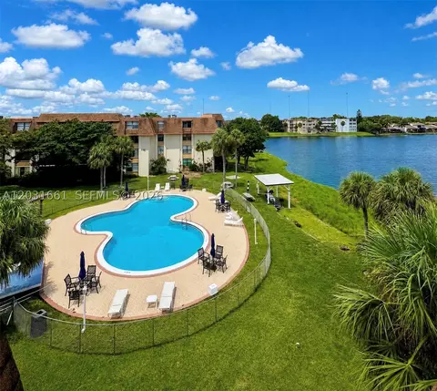 671 NE 195th St #425-E, Miami, FL 33179