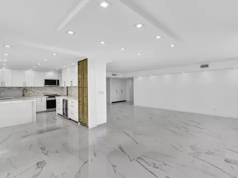 230 174th St #712, Sunny Isles Beach, FL 33160