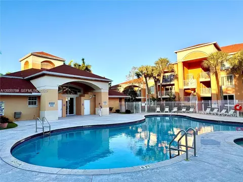 6900 SW 39th St #206J, Davie, FL 33314