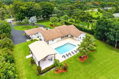 13900 Mustang Trl, Southwest Ranches, FL 33330